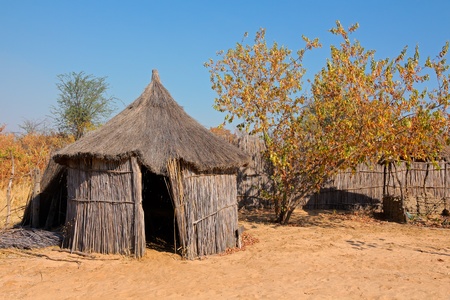 22055050-tradycyjne-wiejskie-afryki-trzciny-i-strzechy-chaty-regionu-caprivi-namibia.jpg