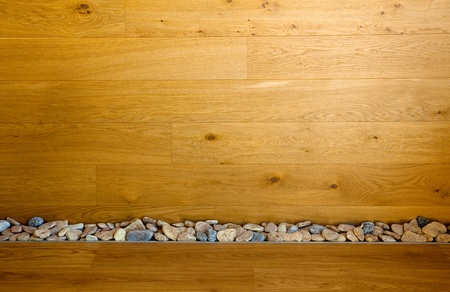 Parete in legno e pavimento con interni linea di pietre vere ...