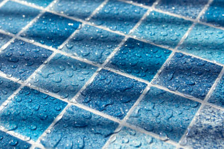 Bagno turchese e marrone: piastrelle bagno foto royalty free ... Piastrelle a righe verticali
