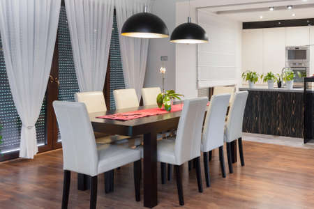 Imagen de la moderna zona de comedor de diseño con cocina abierta ... Diseño cocina abierta comedor