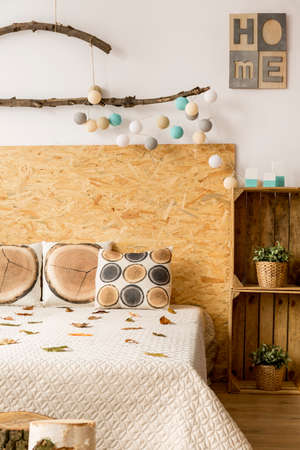 camera da letto in stile creativo con grande letto, comodino fai ... - Camera Da Letto Decorazione Fai Da Te camera da letto in stile creativo con grande letto, comodino fai ... - Camera Da Letto Decorazione Fai Da Te