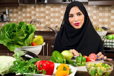 Arabische frau lizenzfreie vektorgrafiken kaufen: 123rf