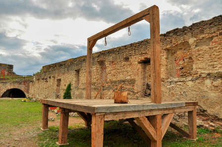 Execution Yard 57775402-wood-gallows-around-medieval-building