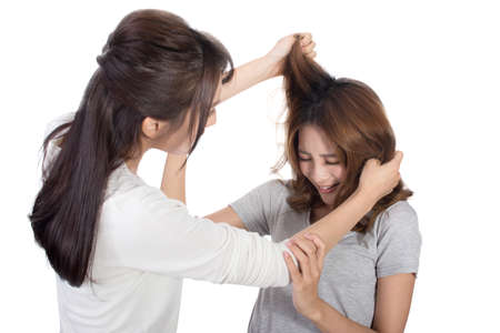 pourquoi ma fille tire les cheveux