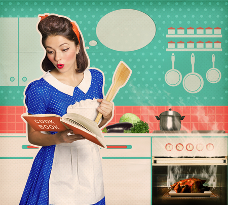 Resultado de imagem para imagens de mulher procurando receitas