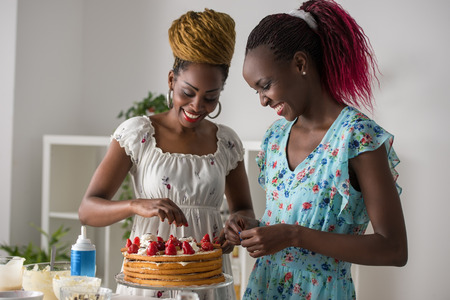Afrikanische frau lizenzfreie vektorgrafiken kaufen: 123rf Traditionelle afrikanische Küche
