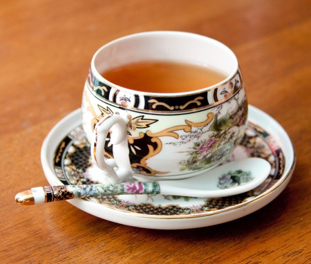 4585417-schwarzer-tee-in-einer-verzierte
