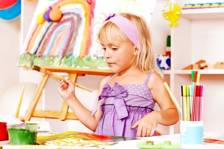 Юная художница. Фотография с сайта 123rf.com