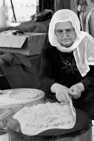 Arabische frau lizenzfreie vektorgrafiken kaufen: 123rf