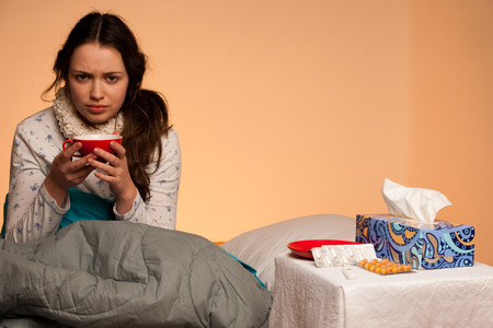 Caucasien, femme, asiatique avec la grippe Banque d'images - 45452413