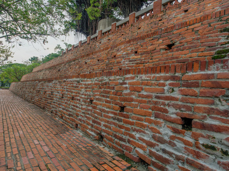 台南 台湾 16年10月10日 台南のアンピンフォートの塔の周りの古いレンガの壁 の写真素材 画像素材 Image