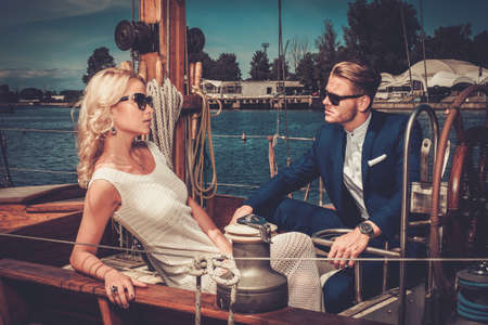 Luxe banque d'images, vecteurs et illustrations libres de droits Dressing luxueux pour couple