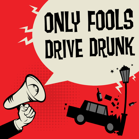 車のクラッシュとテキストレポート酔っ払いドライバー ベクトルイラストとメガホンハンドコンセプトのイラスト素材 ベクタ Image