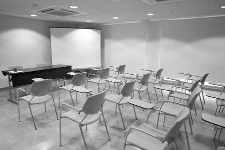 教室は学校の椅子と机の黒と白 の写真素材 画像素材 Image 教室は学校の椅子と机の黒と白 の写真素材 画像素材 Image
