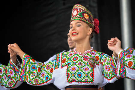 17 年 8 月 19 日 トロント カナダの A 最大のウクライナのディアスポラ 26 を祝うセンテニアル公園 トロント カナダで ウクライナ独立記念日 の写真素材 画像素材 Image