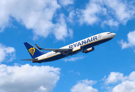 2,543 Foto Ryanair, Immagini e Vettoriali