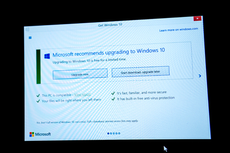 microsoft com france download New apple iphone 7 plus being compared by woman with microsoft.