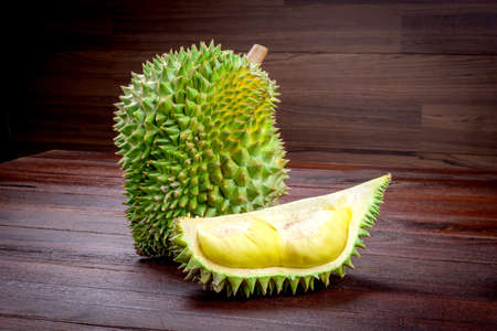 Durian: vàng sầu riêng trên bàn gỗ Kho ảnh