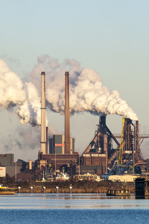 Hoogovens met rokende schoorstenen in ijmuiden; blast furnaces with smoking chimneys at ijmuiden