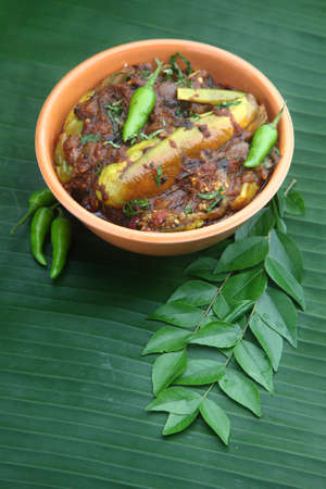 ヘルシーなベジタリアン食品生バナナ カレー インドのおかず の写真素材 画像素材 Image