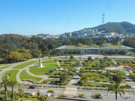 サンフランシスコ カリフォルニア 15 年 4 月 23 日 カリフォルニア科学アカデミーは住宅以上 2600 万標本 サンフランシスコ カリフォルニア州 世界の自然史の最も大きい博物館の中にある自然史博物館です それはイタリアで設計されました の写真素材 画像 サンフランシスコ カリフォルニア 15 年 4 月 23 日 カリフォルニア科学アカデミーは住宅以上 2600 万標本 サンフランシスコ カリフォルニア州 世界の自然史の最も大きい博物館の中にある自然史博物館です それはイタリアで設計されました の写真素材 画像