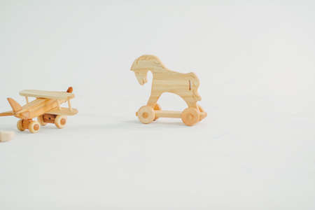 caballito de madera con ruedas