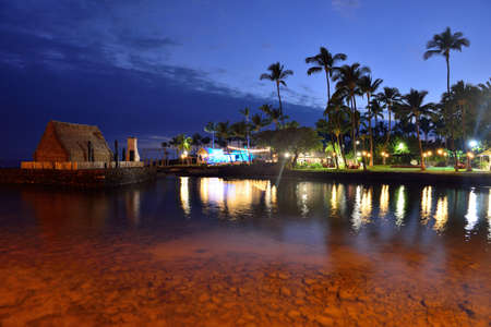 日没後のビーチ パーティー ハワイ島ハワイのルアウ の写真素材 画像素材 Image