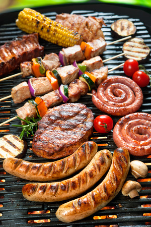 grilled pork: Các loại thịt nướng thơm ngon với rau qua than trên thịt nướng