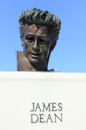バストのグリフィス天文台にジェームス ・ ディーンの 『 理由なき反抗
