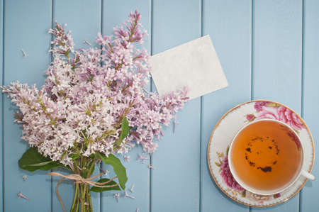 空白のカード 美しい夏ブーケ咲き受け皿付け中国茶碗のライラックと英語の黒茶 の写真素材 画像素材 Image 空白のカード 美しい夏ブーケ咲き受け皿付け中国茶碗のライラックと英語の黒茶 の写真素材 画像素材 Image