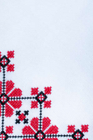 リネンにクロスステッチ刺繍。花柄、ハート、蝶サンプラー