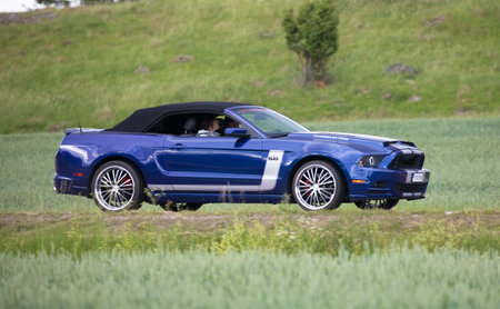 トルーサ スウェーデン 17 年 6 月 22 日 フォード マスタング 青 コンバーチブル 1968 年 の写真素材 画像素材 Image