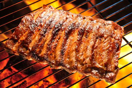 grilled pork: Sườn heo nướng trên vỉ nướng