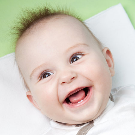 Mignon Bebe De 4 Mois En Faisant Une Grimace Drole De Surprise Banque D Images Et Photos Libres De Droits Image Mignon Bebe De 4 Mois En Faisant Une Grimace Drole De Surprise Banque D Images Et Photos Libres De Droits Image