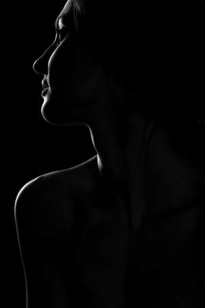 バックライトアート写真における女性の白黒プロフィール肖像画 の写真素材 画像素材 Image