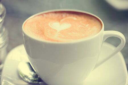 カプチーノやカフェラテのハートと黒砂糖でコーヒー の写真素材 画像素材 Image カプチーノやカフェラテのハートと黒砂糖でコーヒー の写真素材 画像素材 Image