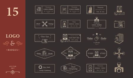 記号 ロゴとバッジのビデオ スタジオ ビデオ クラブ 空気の映像 ビデオ ショップ 結婚式の写真とビデオの大きなセット シンボルのデザインのエンブレム コレクションのイラスト素材 ベクタ Image