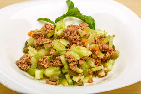 ディルとケッパー ツナとセロリのサラダ の写真素材 画像素材 Image