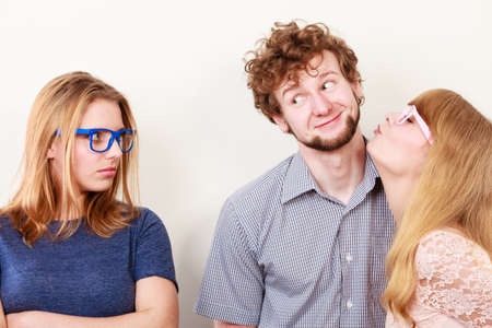 Dating eines Mädchens mit Verlassenheit Probleme