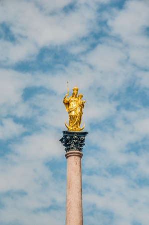 Mariensaule 三十年戦争中 スウェーデンの支配の終わりを祝うために 1638 年に建立されたマリアン列はドイツ ミュンヘンのマリエン広場にあります の写真素材 画像素材 Image Mariensaule 三十年戦争中 スウェーデンの支配の終わりを祝うために 1638 年に建立されたマリアン列はドイツ ミュンヘンのマリエン広場にあります の写真素材 画像素材 Image