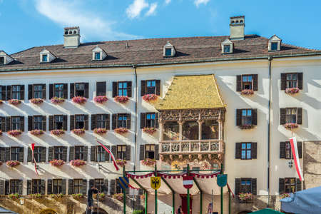 ゴールデンズ スイス、ベルギューン-2022年1月3日:冬の有名な歴史的なウェルネスホテルの写真素材・画像素材 Image 183598127