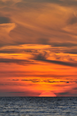 エーゲ海のレスボスのギリシャの美しい夕日 の写真素材 画像素材 Image