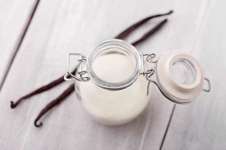 手作り Diy 天然日焼け止め ココナッツ オイル ココア バニラ シアバター日焼け止め の写真素材 画像素材 Image 手作り Diy 天然日焼け止め ココナッツ オイル ココア バニラ シアバター日焼け止め の写真素材 画像素材 Image