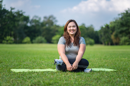 정원에서 행복 아시아 뚱뚱한 여자 로열티 무료 사진, 그림, 이미지 그리고 스톡포토그래피. Image 45412000. 정원에서 행복 아시아 뚱뚱한 여자 로열티 무료 사진, 그림, 이미지 그리고 스톡포토그래피. Image 45412000.