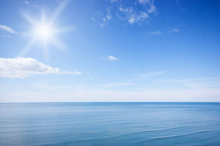 晴れた青い空と海 自然の壁紙 の写真素材 画像素材 Image