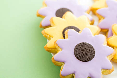 イースター砂糖クッキーとチョコレートのアイシングの花の形 の写真素材 画像素材 Image イースター砂糖クッキーとチョコレートのアイシングの花の形 の写真素材 画像素材 Image