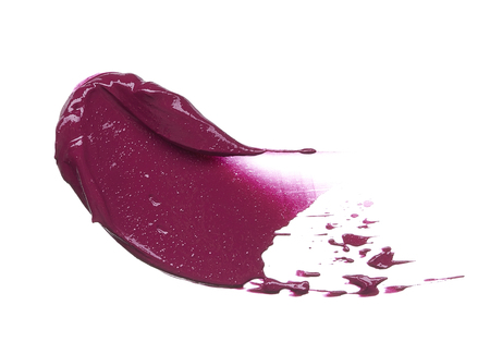 白い背景に高価なバーガンディ口紅で作られた見事で排他的なスミアとテクスチャ 白い背景に 顔のメイクアップのためのバーガンディ口紅やルージュをストローク の写真素材 画像素材 Image