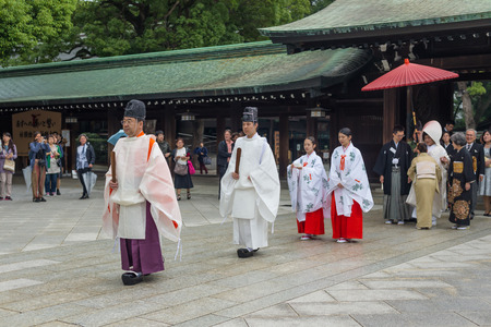 14 年 10 月 7 日 東京都 浅草寺 東京 日本での結婚式での伝統的な日本の結婚 の写真素材 画像素材 Image