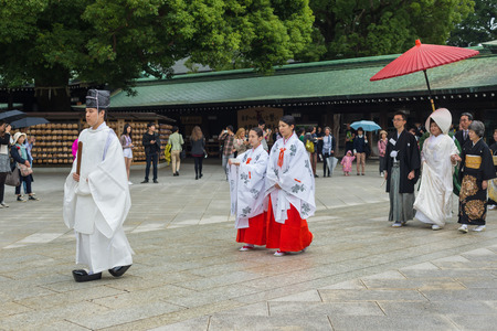 14 年 10 月 7 日 東京都 浅草寺 東京 日本での結婚式での伝統的な日本の結婚 の写真素材 画像素材 Image