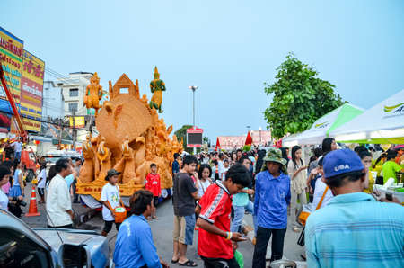 ウボン Rachatanee タイ 7 月 19 日 7 月のタイのキャンドルのウボン Rachatanee でまつりパレード 19 16 ろうそく祭りは 仏教の四旬節の日に起こる の写真素材 画像素材 Image